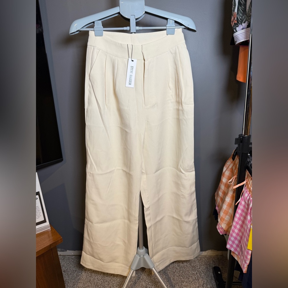 NWT Steve Madden pleated trousers in Pristine Ivory